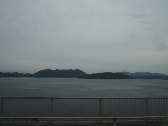 5月中旬の瀬戸内17年ぶりのしまなみ海道高速バスしまなみライナーは多々羅大橋を渡り広島県から愛媛県へ