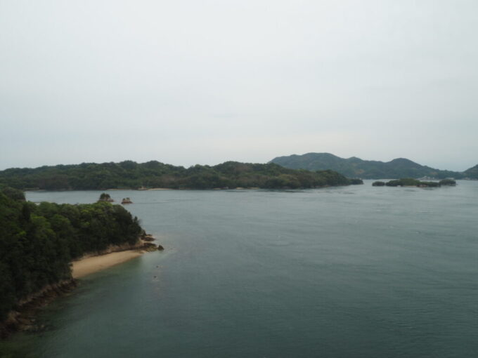 5月中旬の瀬戸内17年ぶりのしまなみ海道しまなみライナー車窓から望む想い出の島伯方島と鶏小島