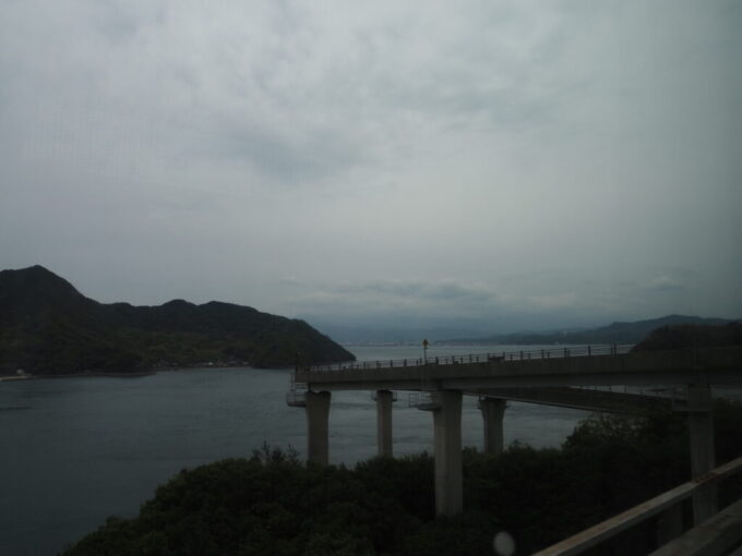 5月中旬の瀬戸内17年ぶりのしまなみ海道連なる橋を駆け抜けた高速バスしまなみライナーはついに最後の橋である来島海峡大橋へ