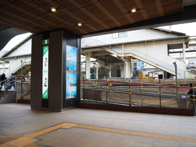 5月中旬の瀬戸内17年ぶりとなる松山昨年9月に高架化したばかりに真新しい駅舎に降り立つ