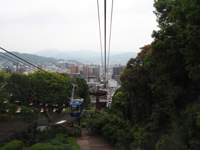 5月中旬の瀬戸内17年ぶりとなる松山城ロープウェイから眺める松山の街並み