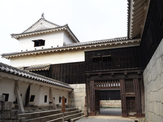 5月中旬の瀬戸内17年ぶりとなる松山城本丸本壇筋鉄門