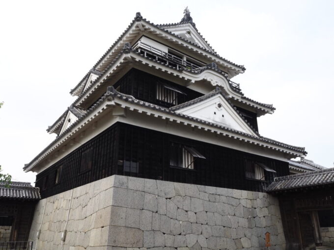 5月中旬の瀬戸内17年ぶりとなる松山城現存十二天守の大天守の雄姿を改めて眼にこころに灼きつける