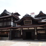 5月中旬の瀬戸内17年ぶりとなる松山道後温泉本館の威厳溢れる佇まい