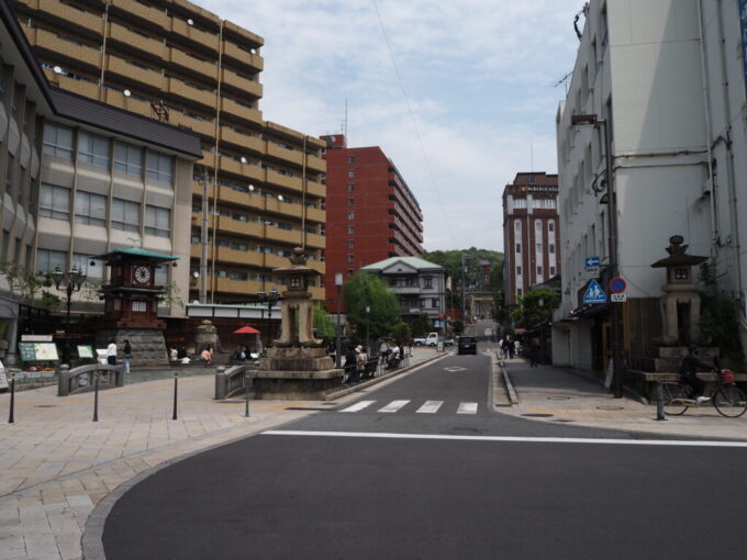 5月中旬の瀬戸内17年ぶりとなる松山道後温泉駅前から遠望する伊佐爾波神社