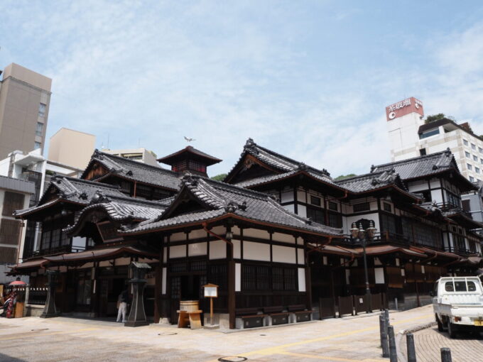 5月中旬の瀬戸内17年ぶりとなる松山道後温泉明治から大正、昭和と増築を重ねた道後温泉本館の複雑な建築美