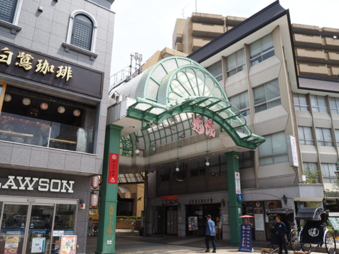 5月中旬の瀬戸内17年ぶりとなる松山道後温泉駅前から道後温泉本館まで続くアーケード