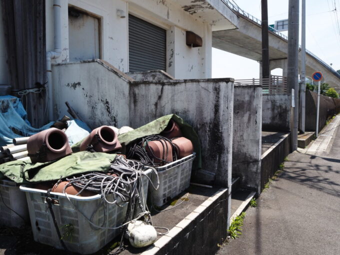 5月末小田原早川漁港に置かれた蛸壺