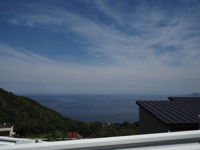 5月末初夏の熱海ゆとりろ熱海の送迎バスは急坂を登り伊豆山へ