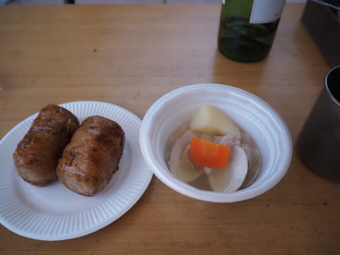 5月末初夏の熱海伊豆山ゆとりろ熱海グランピング夕食のポトフと肉巻きおにぎり