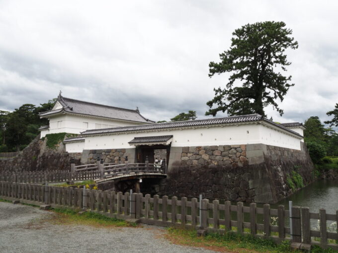 5月末曇天の小田原城住吉橋を渡り二ノ丸へ
