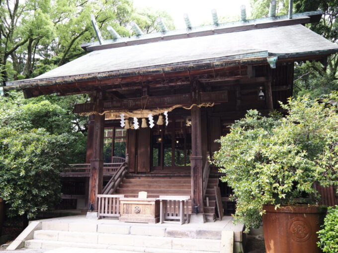 5月末曇天の小田原城址公園報徳二宮神社拝殿
