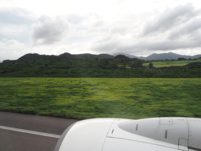 6月中旬JTA日本トランスオーシャン航空B737型機は南ぬ島石垣空港に無事着陸