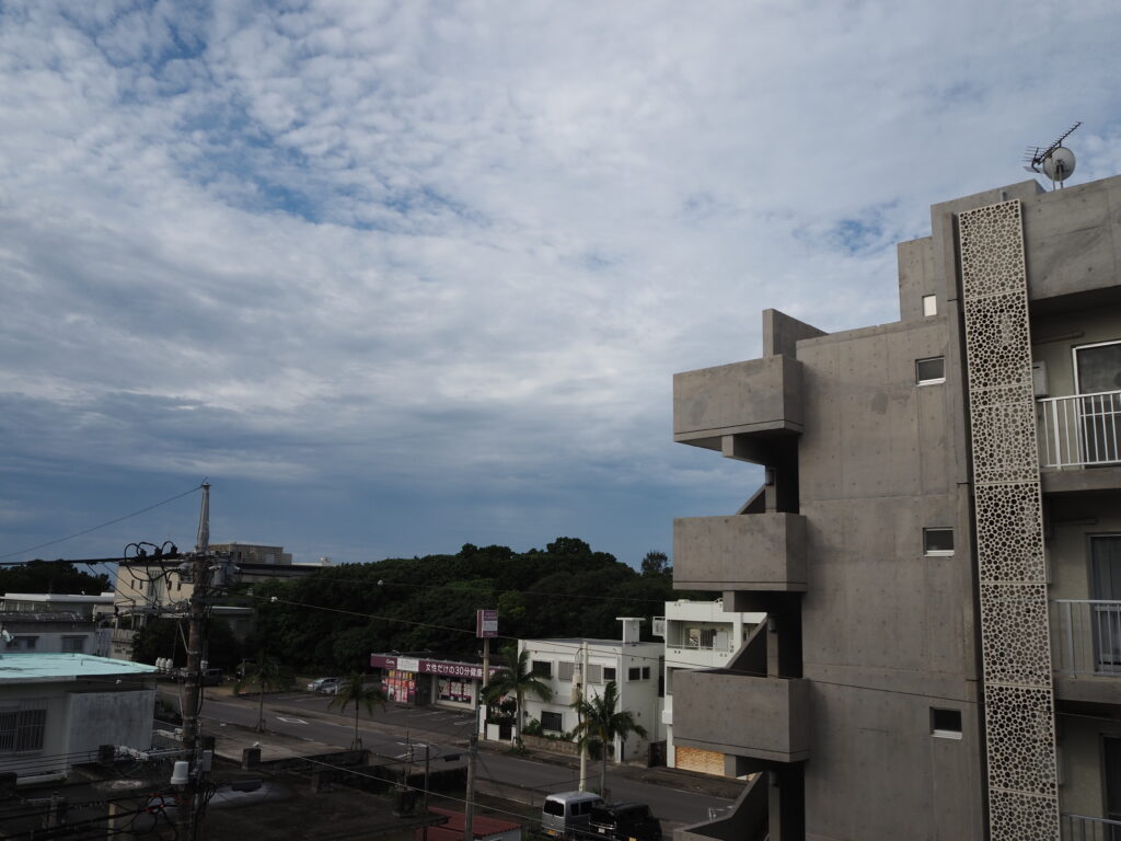 6月中旬梅雨明け後の八重山石垣島The BREAKFAST HOTEL PORTO石垣島で迎える薄曇りの朝