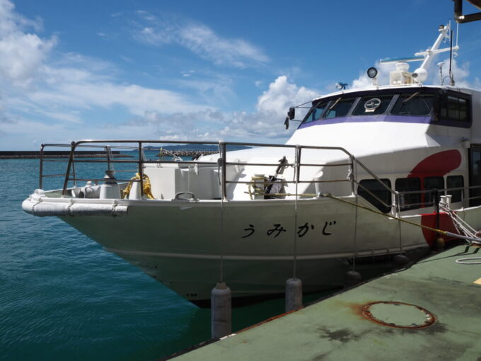 6月中旬梅雨明け後の八重山竹富島安栄観光石垣島行きうみかじが接岸