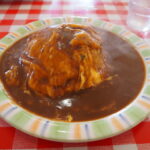 6月中旬梅雨明け後の八重山石垣島サンエー前に位置する洋食屋シェ・ミィーロオムレツライスカレーソース