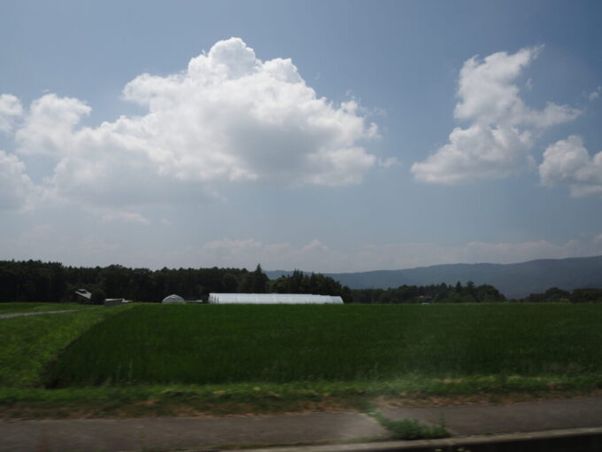 7月上旬信州茅野八ヶ岳唐沢鉱泉送迎車から望む夏景色
