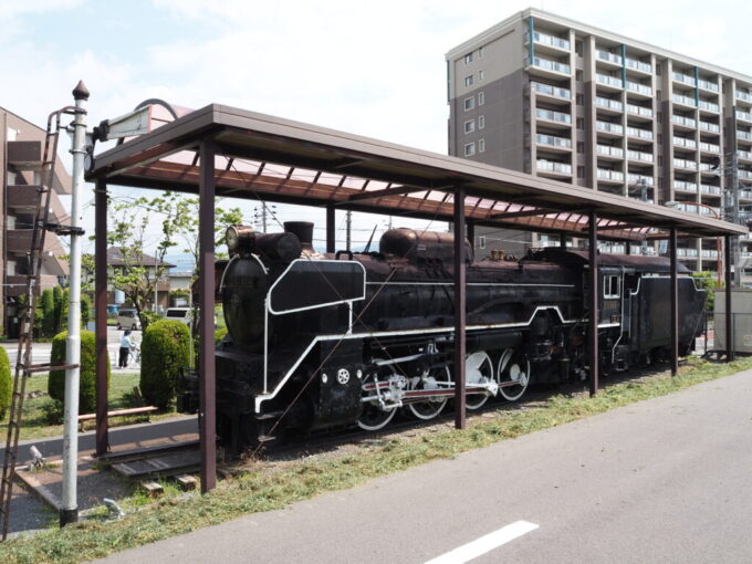 7月上旬信州諏訪湖畔に保存されたSLD51824
