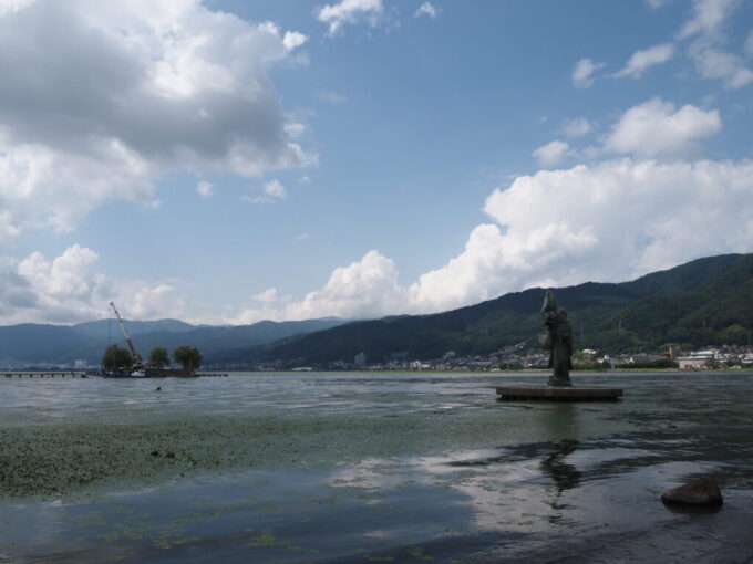 7月上旬信州諏訪湖南端のSUWAガラスの里から諏訪湖1/4周を歩き上諏訪駅近くの石彫公園へ
