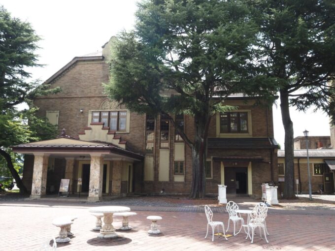 7月上旬信州諏訪湖畔に位置する片倉館重厚な佇まいを魅せる会館