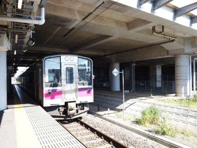 8月上旬新青森駅奥羽本線701系普通列車弘前行き