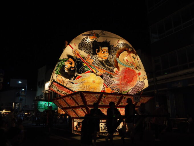 8月上旬夏の弘前ねぷたシンプルな背景に映える繊細な鏡絵