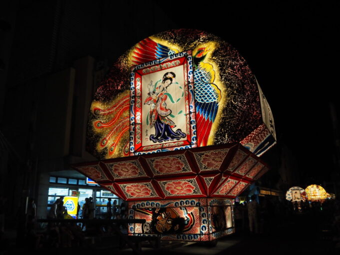 8月上旬夏の弘前ねぷた今宵の最後を彩る鮮烈なうつくしさを放つ鳳凰の袖絵