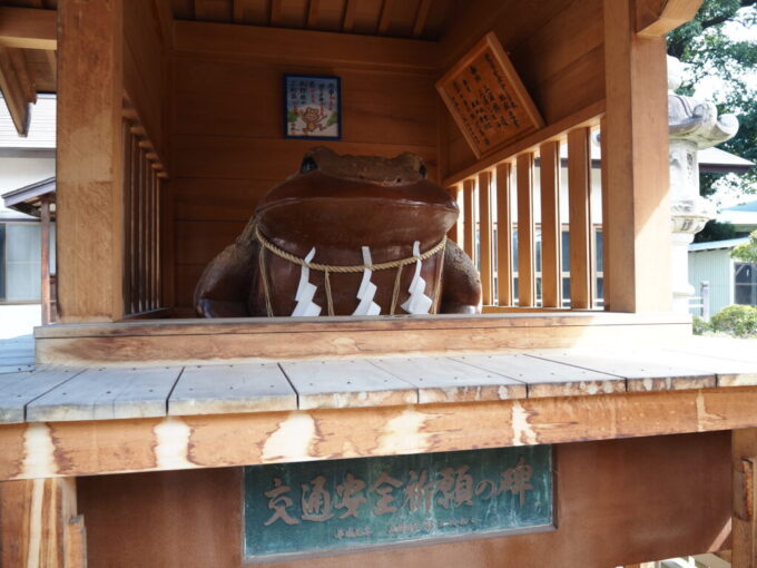 8月上旬夏の弘前熊野奥照神社交通安全を祈願する日本最大級という蛙の像