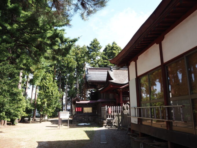 8月上旬夏の弘前八幡宮国の重要文化財に指定された築400年以上を誇る本殿と唐門
