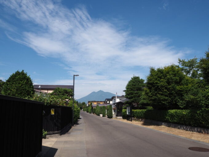 8月上旬夏の弘前藩政時代の地割と情緒を色濃く残す武家屋敷通り仲町伝統的建造物群保存地区