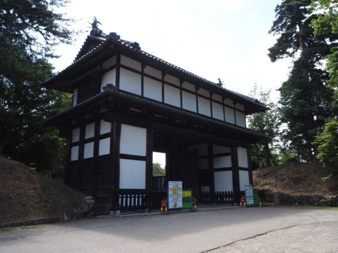 8月上旬夏の弘前城南内門