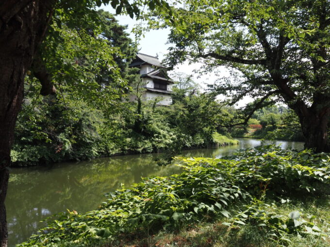 8月上旬夏の弘前城藩主が弘前八幡宮祭礼の山車を高覧したという辰巳櫓