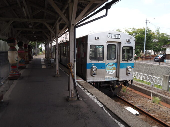8月上旬夏の弘前弘南鉄道大鰐線中央弘前駅に停車中の旧東急デハ7000系