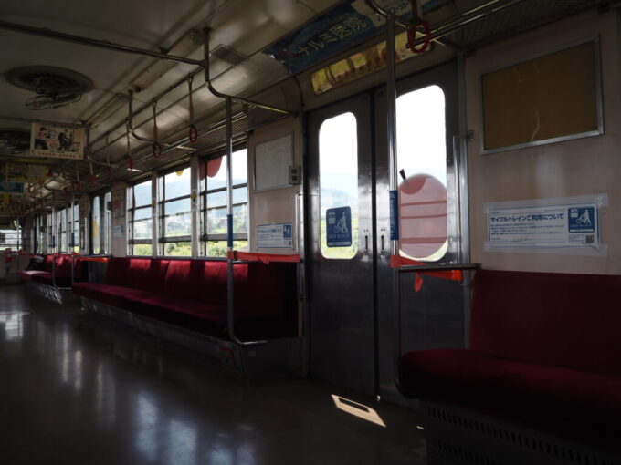 8月上旬夏の弘前弘南鉄道大鰐線のどかさに包まれる地方ローカル私鉄の穏やかな車内