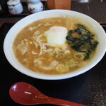 8月上旬夏の津軽大鰐町地域交流センター鰐comeワニカムお食事処花りんご本日のおすすめ大鰐温泉もやし入り温玉肉みそラーメン