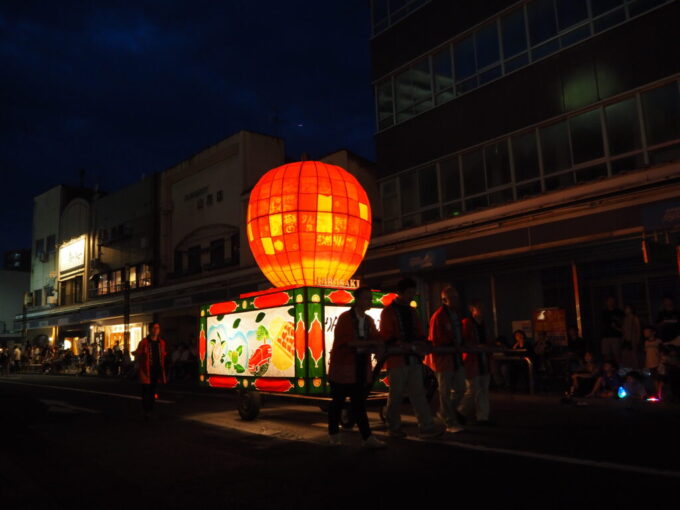 8月上旬夏の弘前ねぷた青森名産りんごは今年で植栽150周年を迎える
