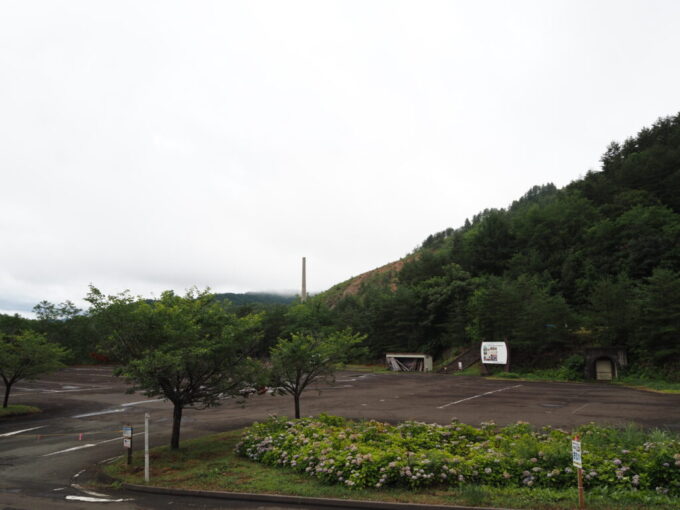 8月上旬夏の秋田八幡平一般公開終了前の史跡尾去沢鉱山今なお山肌に残る巨大鉱山の痕跡