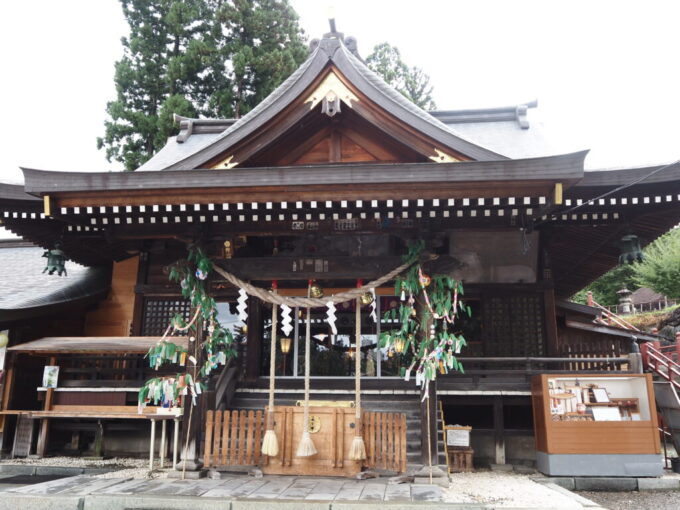 8月上旬夏の北東北盛岡櫻山神社拝殿にお参りを