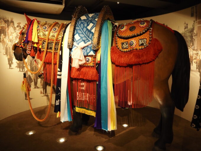 8月上旬夏の北東北盛岡もりおか歴史文化館に展示されたチャグチャグ馬コ