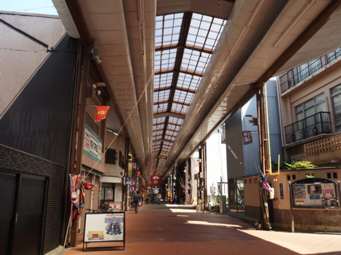 8月下旬猛暑の名古屋名古屋で最も古い商店街とされる円頓寺本町商店街昭和の雰囲気が香るアーケード