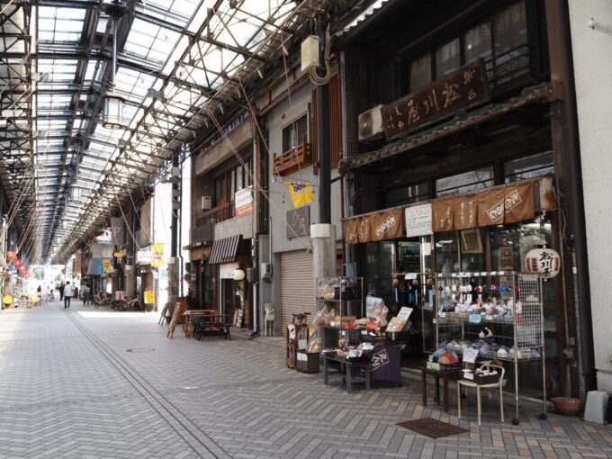 8月下旬猛暑の名古屋昭和の雰囲気を色濃く残す円頓寺商店街のアーケード