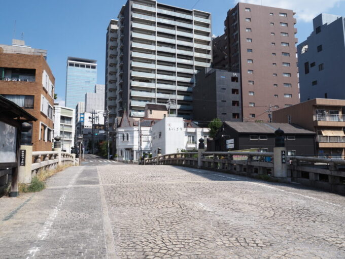 8月下旬猛暑の名古屋堀川に架かる歴史ある五條橋