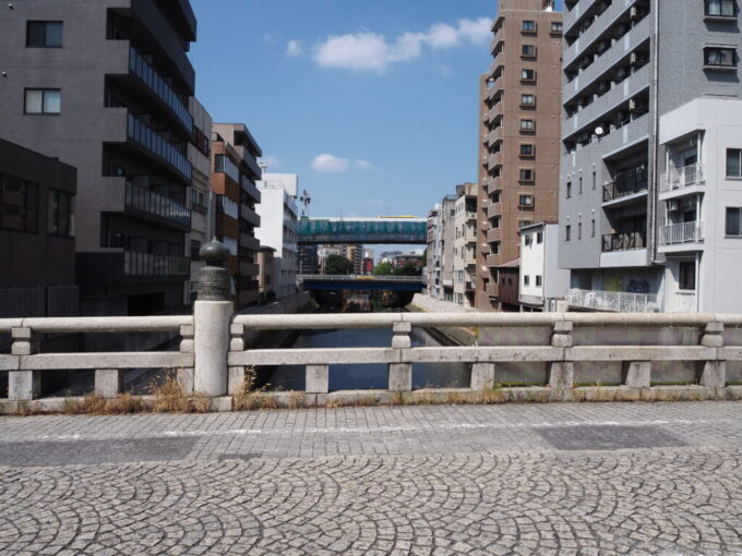 8月下旬猛暑の名古屋五條橋が渡るのは名護屋城築城の際に物資運搬のために開削された堀川