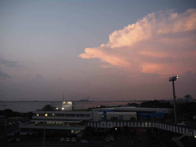 8月下旬太平洋フェリーいしかりデッキから眺める夕刻の空