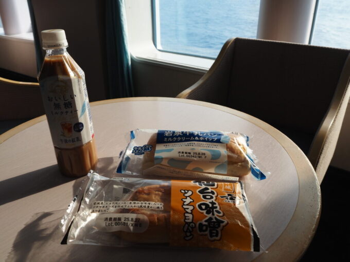 8月下旬太平洋フェリーいしかりデッキで船旅の感傷に浸りその余韻に包まれつつ朝食を