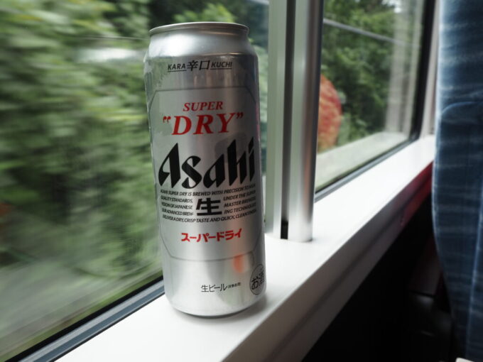9月下旬E353系中央本線特別急行あずさ号で味わう冷たいビール