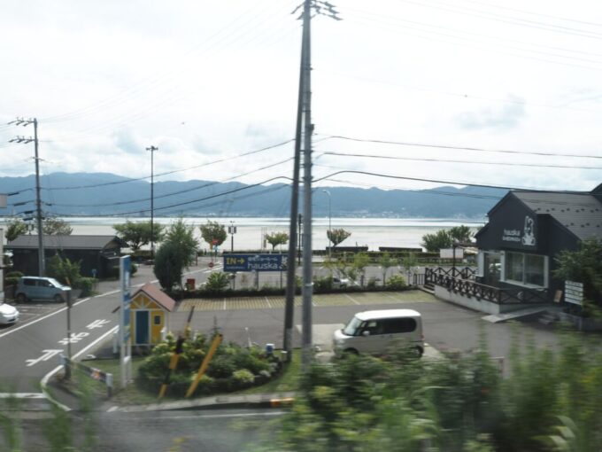 9月下旬E353系中央本線特別急行あずさ号車窓から2か月半ぶりの諏訪湖を眺める