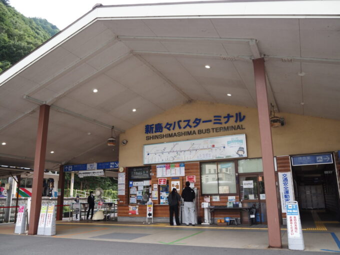 9月下旬アルピコ交通上高地線終点でありバスとの結節点である新島々駅