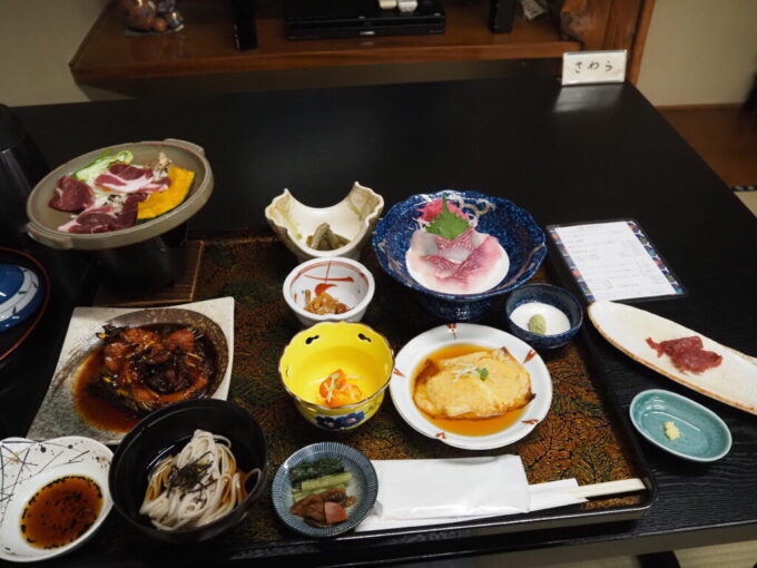 9月下旬涼やかな信州白骨温泉かつらの湯丸永旅館1泊目夕食