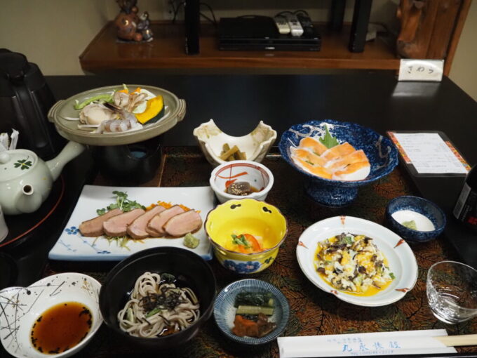 9月下旬涼やかな信州白骨温泉かつらの湯丸永旅館2泊目夕食